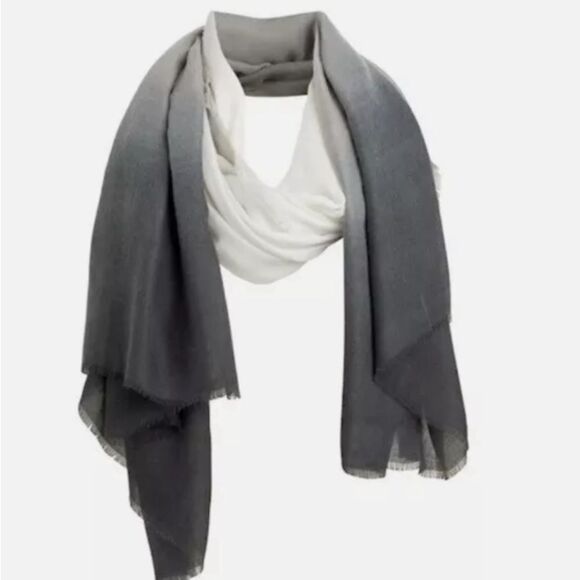 New in original packaging Cushnie Gray and Black Ombre Scarf - Picture 4 of 4